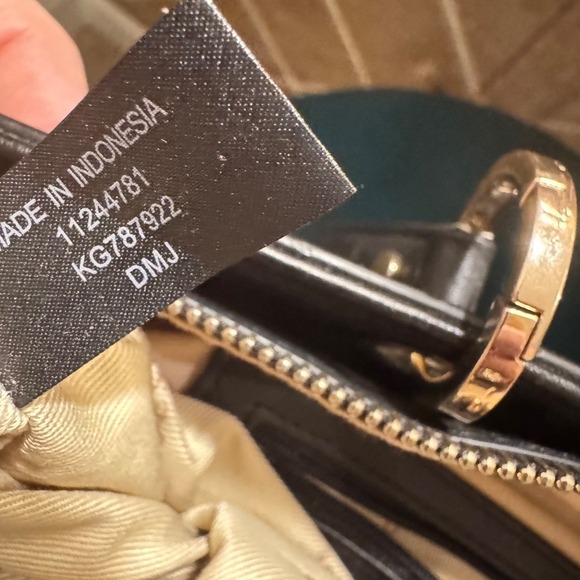 Guess 4G Noelle Tote Monogram Logo Charm Designer Handbag 14x9.5x10.3/4x5.5" EUC - Picture 9 of 13